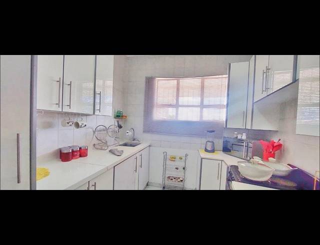 3 BEDROOM APARTMENT FOR SALE IN VANDERBIJLPARK CW 6